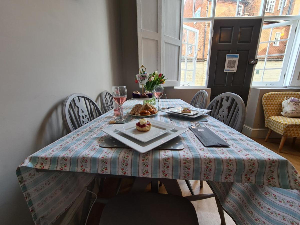 Coopers, Ground Floor Apartment With 2 Bedrooms And 2 Bathrooms Within A Georgian Listed Building Burton-upon-Trent Exterior foto