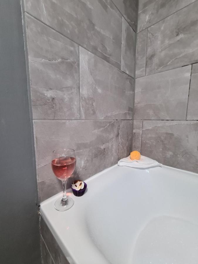 Coopers, Ground Floor Apartment With 2 Bedrooms And 2 Bathrooms Within A Georgian Listed Building Burton-upon-Trent Exterior foto